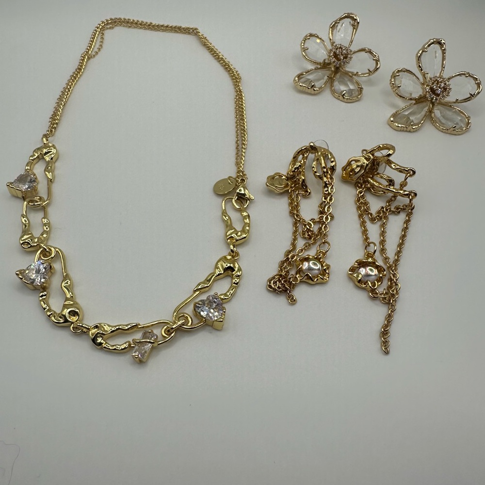 Bundle of one necklace and 2 earrings